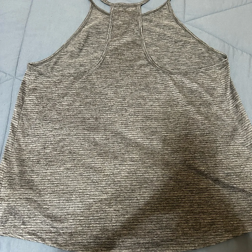 Old Navy Active Tank Bundle - Picture 4 of 5